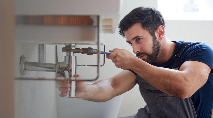 Expert burst pipe repair services in Evans, LA